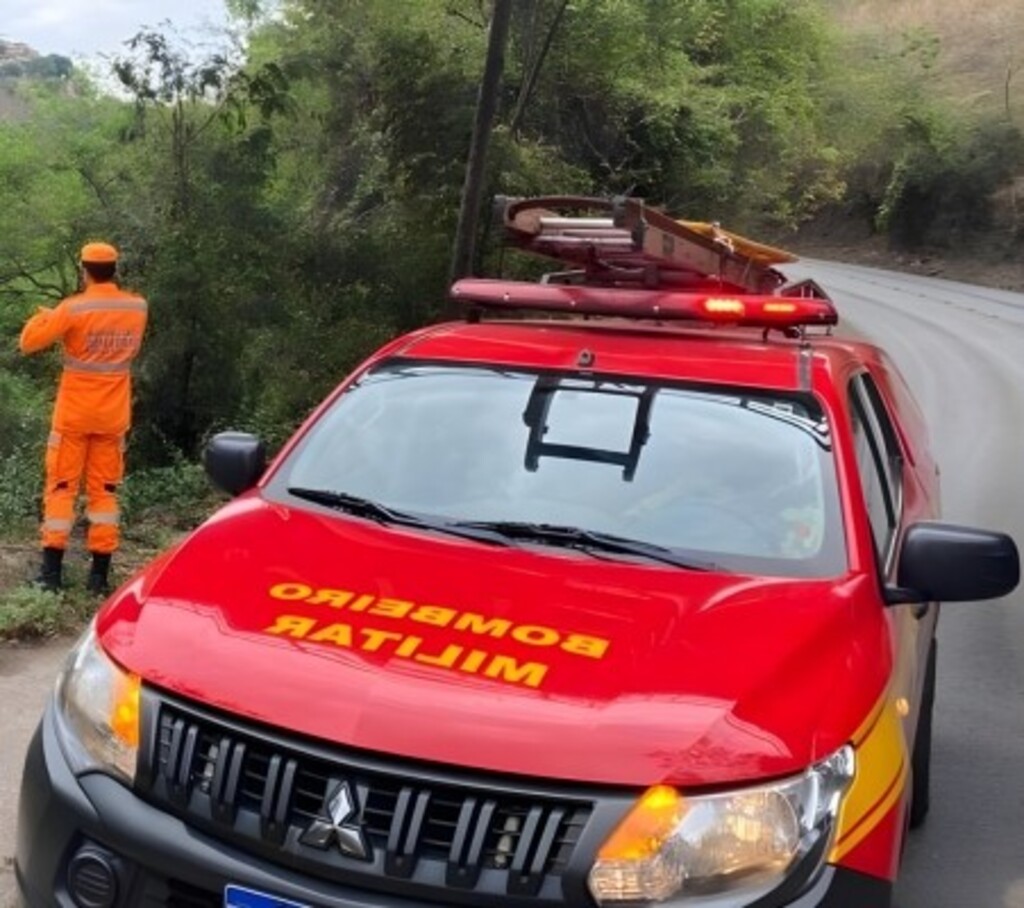 Bombeiros buscam dupla desaparecida na mata entre João Monlevade e Itabira