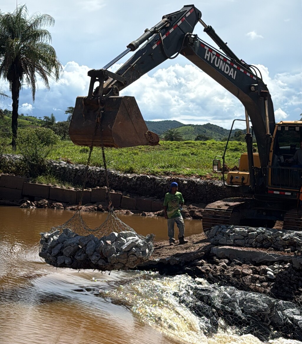 DAE executa obra emergencial em barragem de captação de água no rio Santa Bárbara